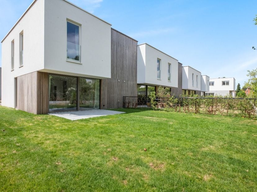[[ DIT PAND NEEMT DEEL AAN DE ERA OPEN HUIZEN DAG OP 13/6 VAN 11:00 TOT 12:00 ]] strong&amp;gt;Laatste woning aan het Donkmeer Deze volledig afgewerkte BE