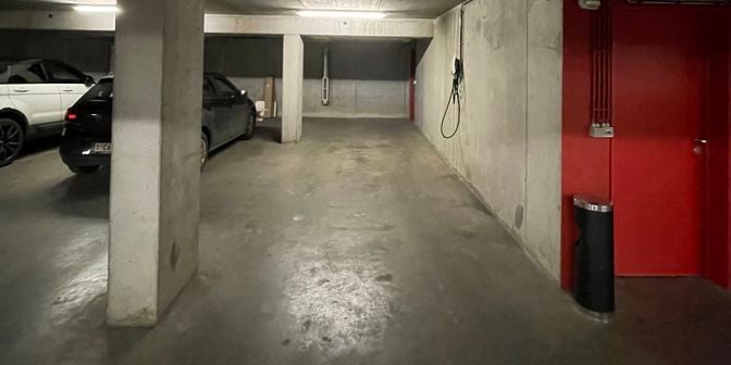 Garage te huur in Coupure Rechts 160 bus NR 4, 9000 Gent