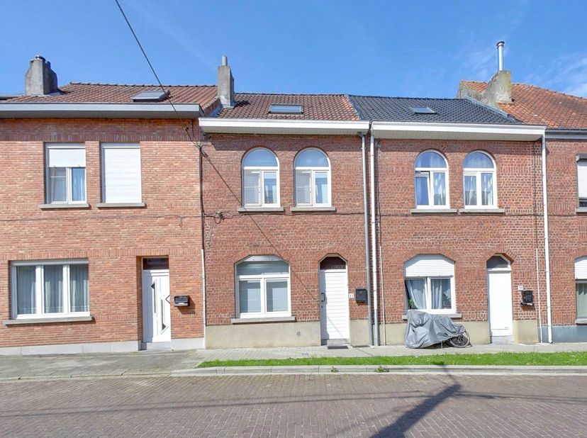 Cette charmante maison bénéficie d’une excellente situation, à proximité immédiate du centre de Tervuren et à quelques pas de l’Arboretum.<br />
La ma