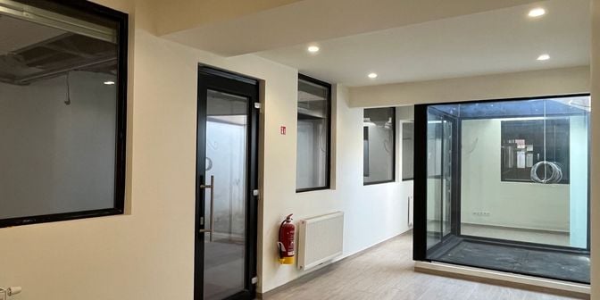 Bedrijfsvastgoed te huur in Eduard Arsenstraat 13 bus glv, 2640 Mortsel