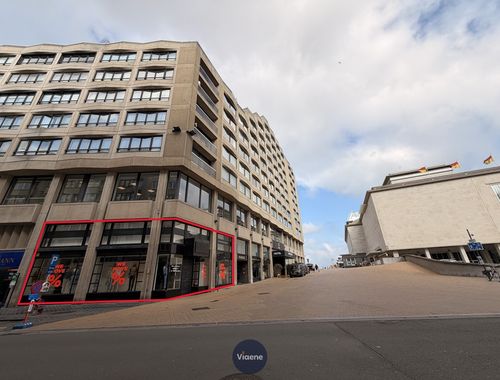                                         Handelsgelijkvloers te huur in Oostende, € 3.750
