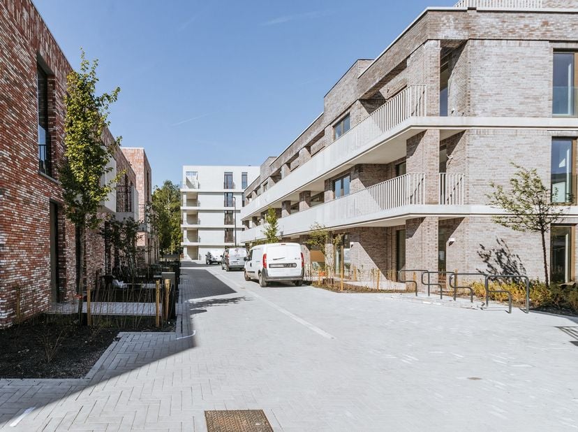 Bezoek mogelijk na aanmaak huurdersprofiel via: https://onid.mijnhuurprofiel.be/property/cd519c7f-7600-4b6a-907a-037c9ba91d9eDit moderne en splinterni