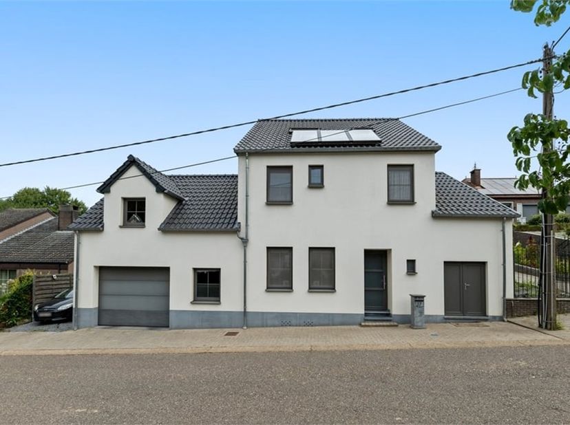 Deze prachtige woning combineert ruimte, comfort en energiezuinigheid&amp;nbsp;op een toplocatie. Met een bewoonbare oppervlakte van 229 m², 3 slaapkamers