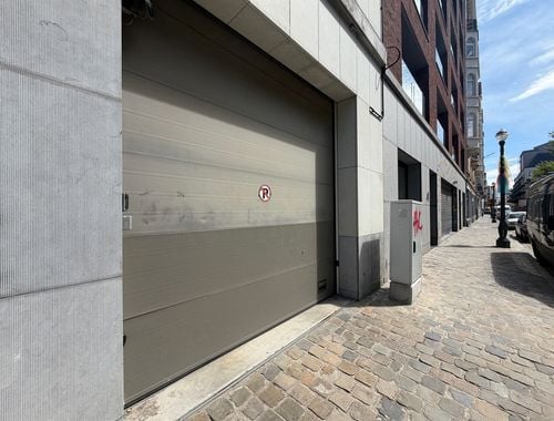                                         Staanplaats te koop in Brussel, € 35.000

