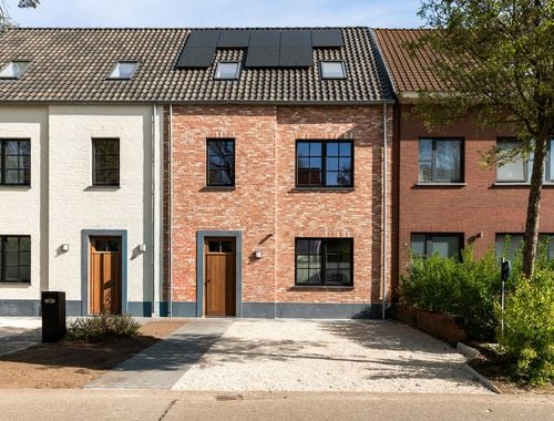                                         Maison à louer à 's Gravenwezel, € 2.400
