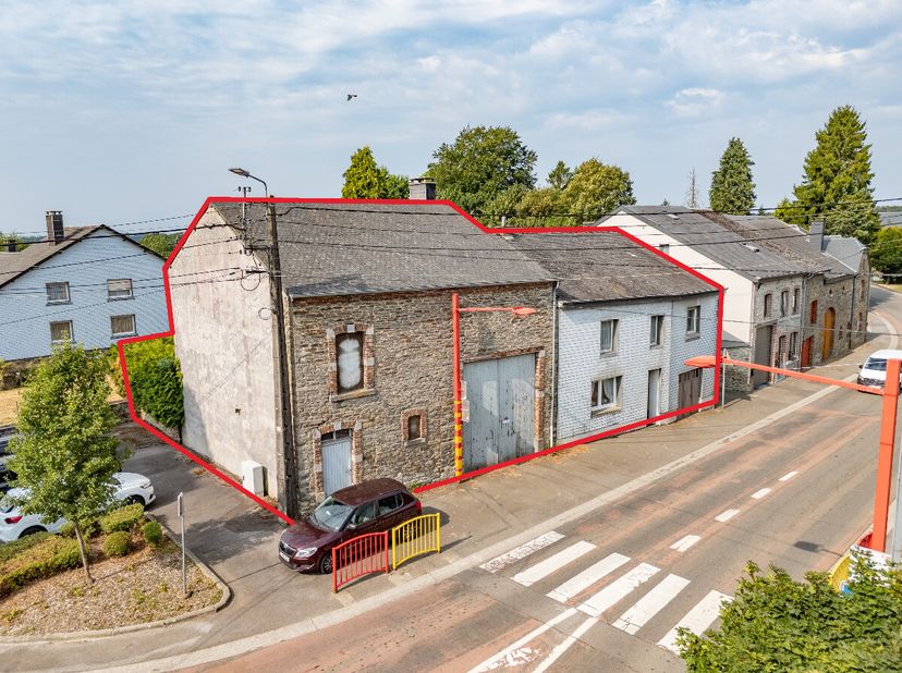 Lagence ERA B-LUX vous présente cette maison 4 façades avec grange attenante située à Offagne, commune de Paliseul, au cur de la magnifique Ardenne be