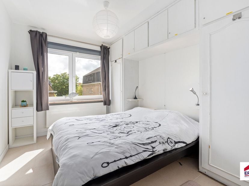 Te koop: gezellig appartement in Koksijde, gelegen aan de Pierre Sorellaan, in een rustige en groene omgeving. Dit appartement biedt een ideale combin