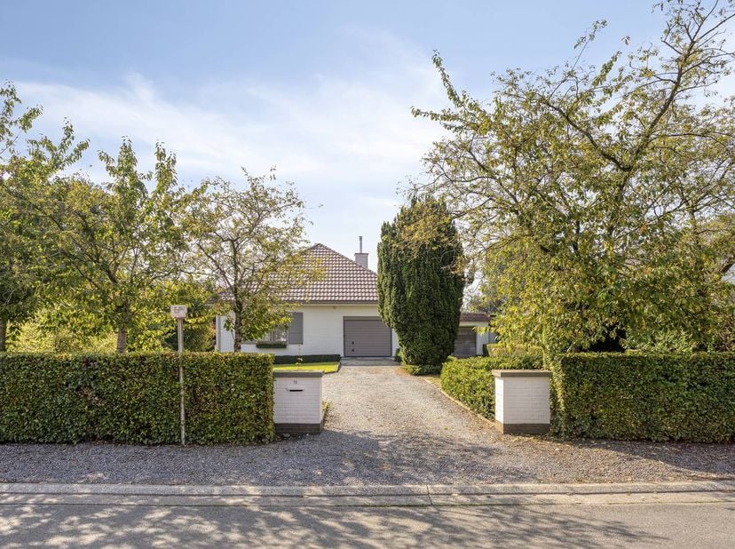 Vous recherchez de l'espace, de l'intimité et un environnement verdoyant ? Cette maison bien entretenue située à Woestijne 10 offre tout ce qu'il faut