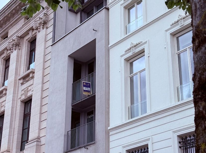 Bien professionnel à louer
                    à 9000 Gent