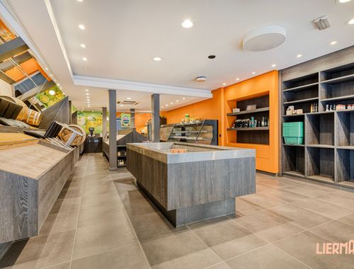                                         Commercieel Gebouw te koop in Herzele, € 895.000
