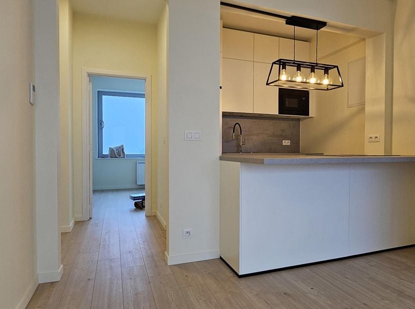 UCCLE -Avenue Winston Churchill- , très lumineux appartement 1 chambre de +/-56m² situé au 8ème et dernier étage l'ascenseur jusqu'au 7e étage, puis u