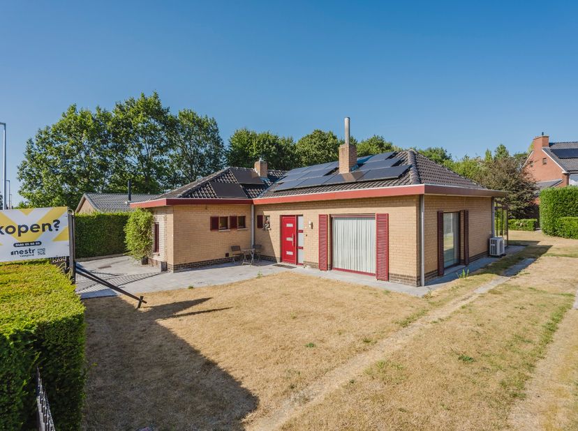 Deze charmante bungalow is gelegen op 720m2 in de gegeerde groene Wijnberg wijk. Een plek waar jarenlang met plezier werd gewoond en waar een gezin me