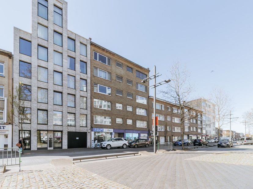 Bezoek mogelijk na aanmaken huurprofiel: https://onid.mijnhuurprofiel.be/property/30a1d831-3039-46d7-bc7e-0630893a85e6Dit verzorgd appartement is gele