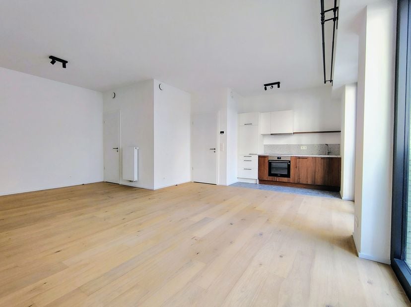 Nieuwe, energiezuinige studio (EPC A) van 55 m² met slaaphoek, kelder en fietsberging<br />
Onmiddellijk beschikbaar<br />
Deze ruime en lichtrijke st