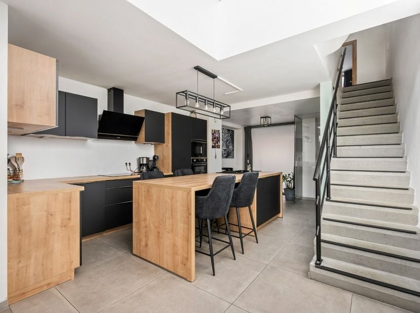 - Maison récente : année de construction 2021<br />
- Emplacement idéal à Heuvelland : Ieperstraat 29<br />
- Entièrement prêt à emménager<br />
- Exc