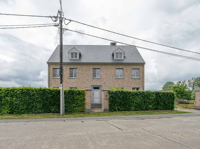 RUIME LANDELIJKE WONING OP GROOT PERCEEL -<br />
Zeer ruime landelijke woning op 59a 24ca met tal van mogelijkheden.<br />
<br />
Op zoek naar ruimte,
