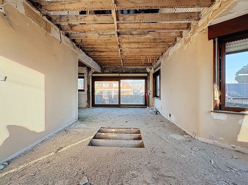 Cette villa, située au très prisé Honigklaverweg 9, bénéficie d’un emplacement de premier choix dans un environnement calme et agréable. Grâce à son o