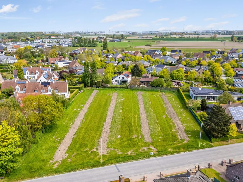 Bent u op zoek naar een ruim perceel om uw droomwoning te bouwen? Dan biedt Project Lissewegestraat in Uitkerke een unieke kans. Deze twee uitzonderli