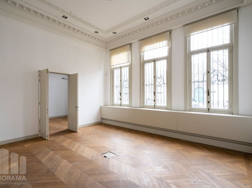 Bedrijfsvastgoed te huur in Paardenmarkt 68,
                    2000 Antwerpen