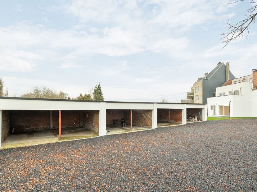 Garage à vendre
                    à 2850 Boom