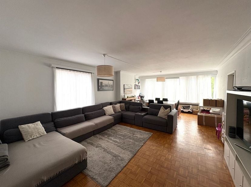 Ruim gelijkvloers appartement rustig gelegen en toch op wandelafstand van het centrum<br />
Ligging: <br />
Het appartement ligt in een rustige woonwi