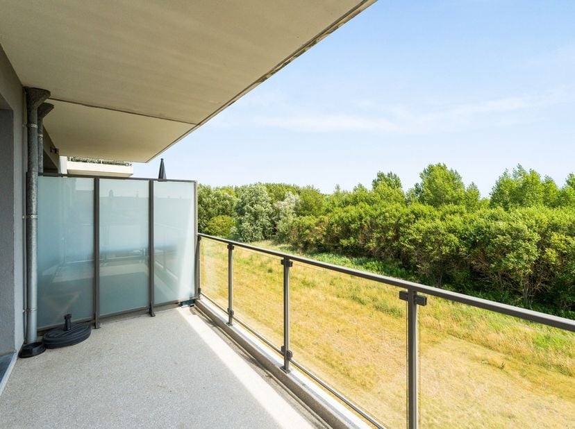 Ontdek dit recent appartement (bouwjaar 2020), ideaal gelegen op de grens van Bredene en Oostende. Gelegen op de tweede verdieping geniet u hier van e