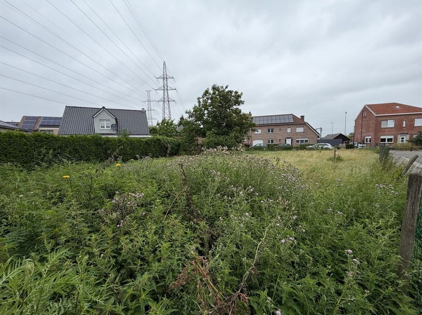 Mooi gelegen grond in een rustige residentiële wijk te Asse. Dankzij de centrale ligging nabij het centrum, scholen, winkels en openbaar vervoer genie