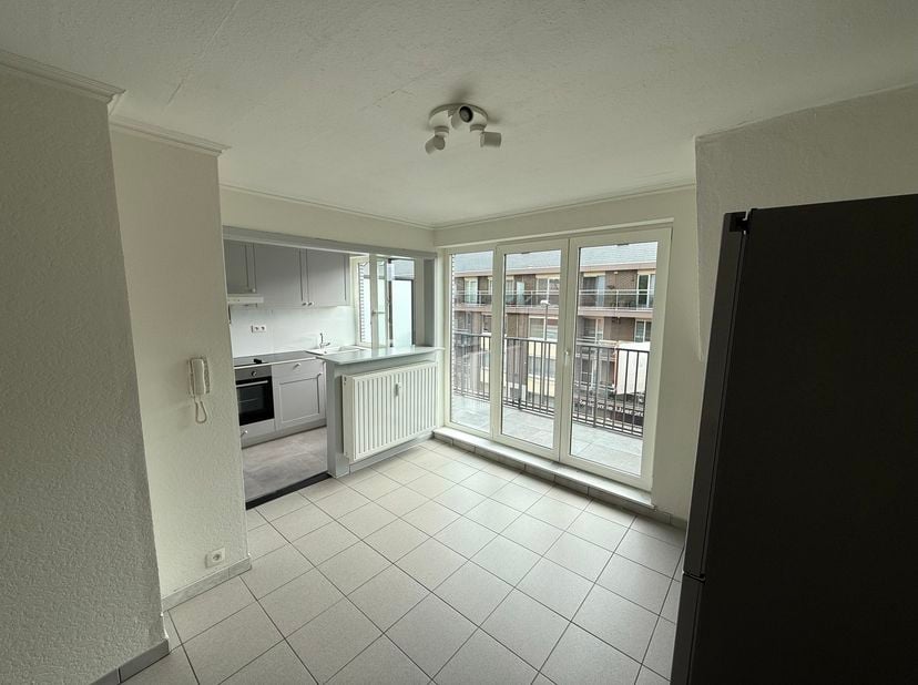 Verzorgd appartement met 1 slaapkamer, terras en garagebox vlakbij het centrum. Dit goed onderhouden appartement (52m² - bron EPC) is gelegen op de de