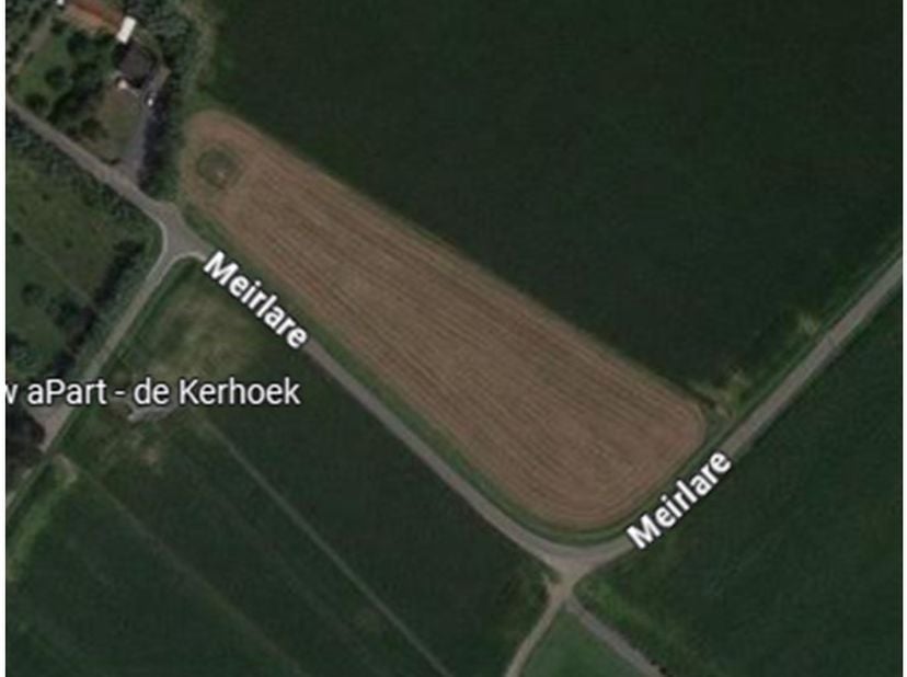 Gunstig gelegen perceel weiland.  <br />
Oppervlakte 7.822 m².<br />
Agrarisch gebied.<br />
P-score: A.<br />
Voorkooprecht RUP.