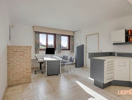                                         Handelszaak te koop in Aaigem, € 598.000
