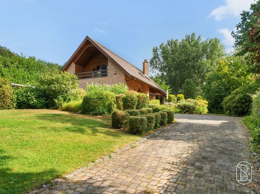 SALESDAY op woensdag 2 september vanaf 16u – inschrijven via de link<br />
RICHTPRIJS: 575.000 €<br />
<br />
Aan de Oudestraat ontdekt u deze stat