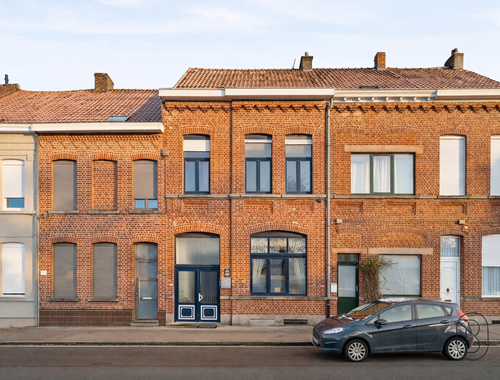                                         Maison de maître à vendre à Renaix, € 375.000
