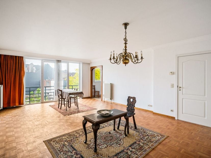 Ruim 2-slaapkamerappartement met balkon en garage in Mol<br />
<br />
Locatie: Het appartement is gelegen aan de Edmond Van Hoofstraat 5 in Mol, op