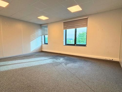                                         Kantoor te huur in Drogenbos, € 650
