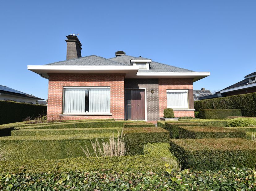 Deze charmante bungalow in Kieldrecht combineert een rustige woonomgeving met een uitstekende bereikbaarheid en vormt de ideale basis voor wie op zoek