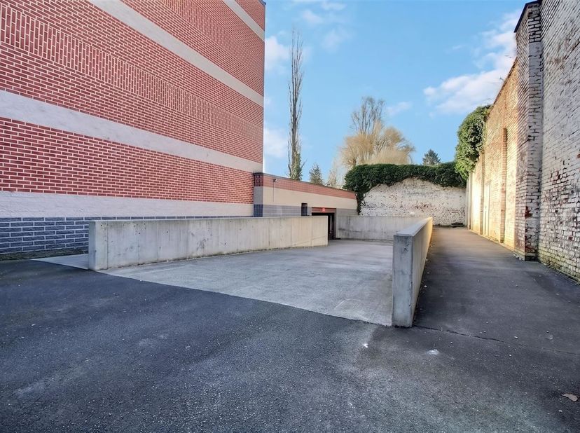 Garage te koop
                    in 7700 Moeskroen