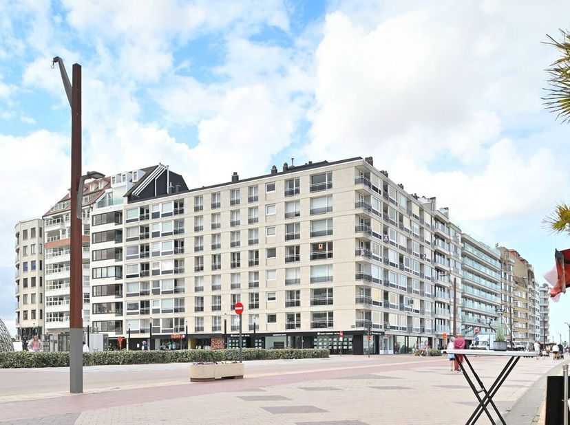 Appartement te koop in Albertplein  11,
                    8300 Knokke