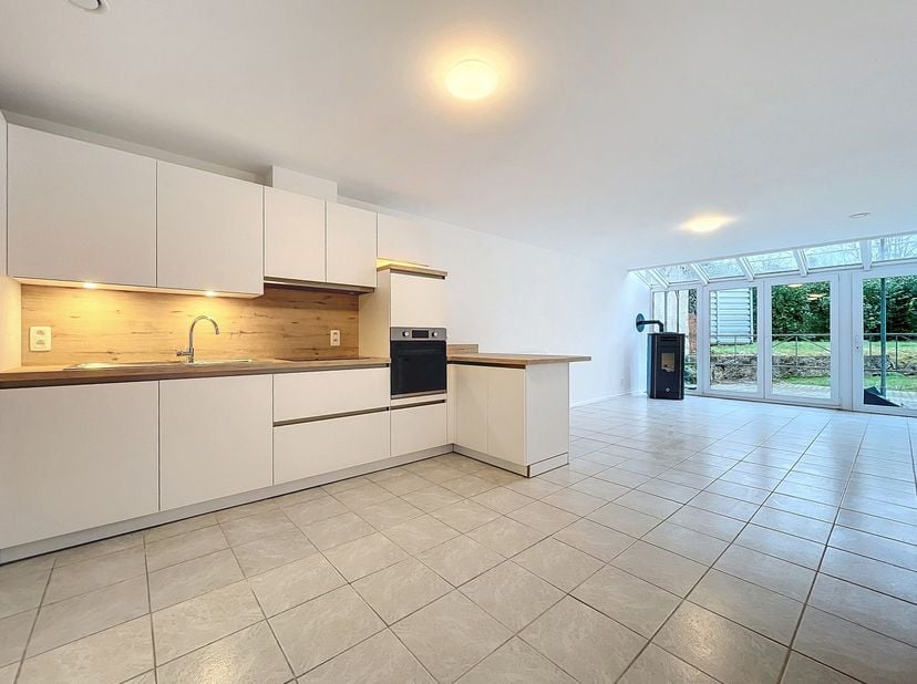 L'Immobilière Borremans vous présente à la location ce bel appartement 2 chambres idéalement situé à Wanze. <br />
A proximité immédiate de toutes les