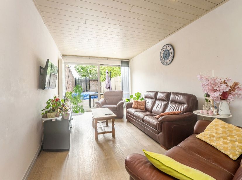 Te koop: instapklare woning met 3 slaapkamers en zonnige tuin te koop in Harelbeke.Op zoek naar een instapklare starters- of gezinswoning met veel com