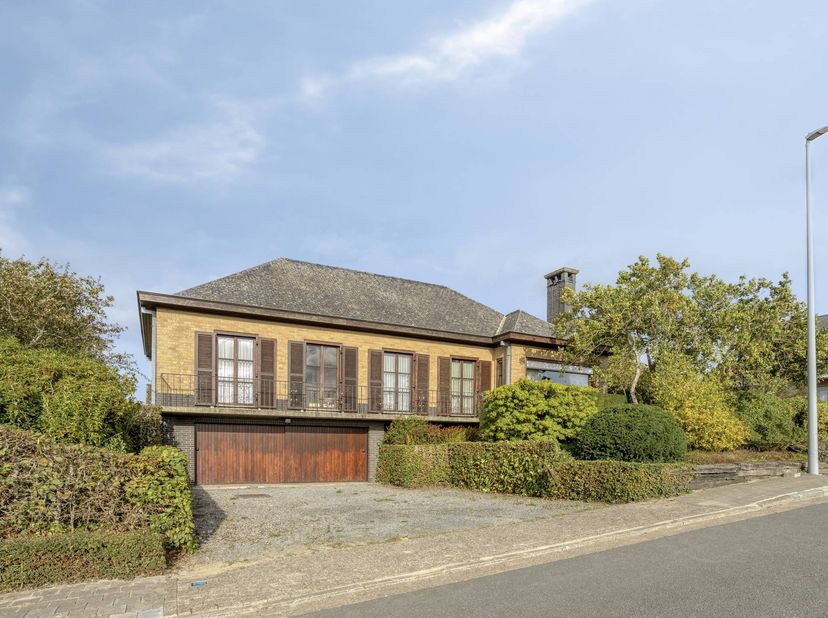 Huis te koop in Camiel Vereeckelaan 42,
                    8540 Deerlijk