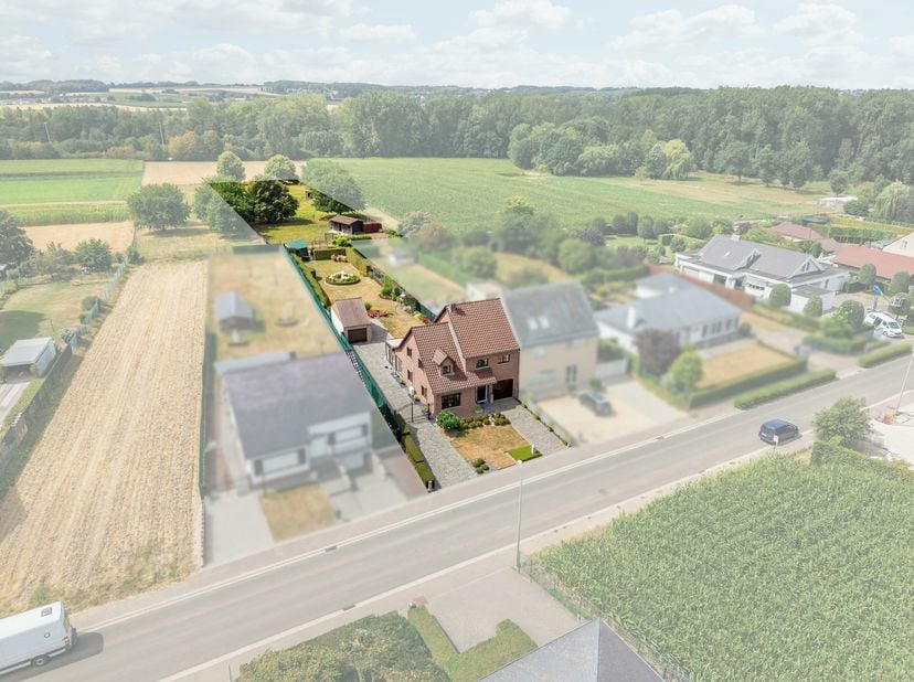 Halfvrijstaande gezinswoning met achtergelegen paardenweide op een prachtig gelegen perceel van maar liefst 49a62ca te Rijkhoven. Deze landelijke deel