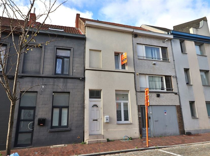 INSTAPKLARE STADSWONING VOORZIEN VAN ALLE COMFORT<br />
Op wandel en fietsafstand van het centrum wacht deze instapklare woning op nieuwe bewoners.<br