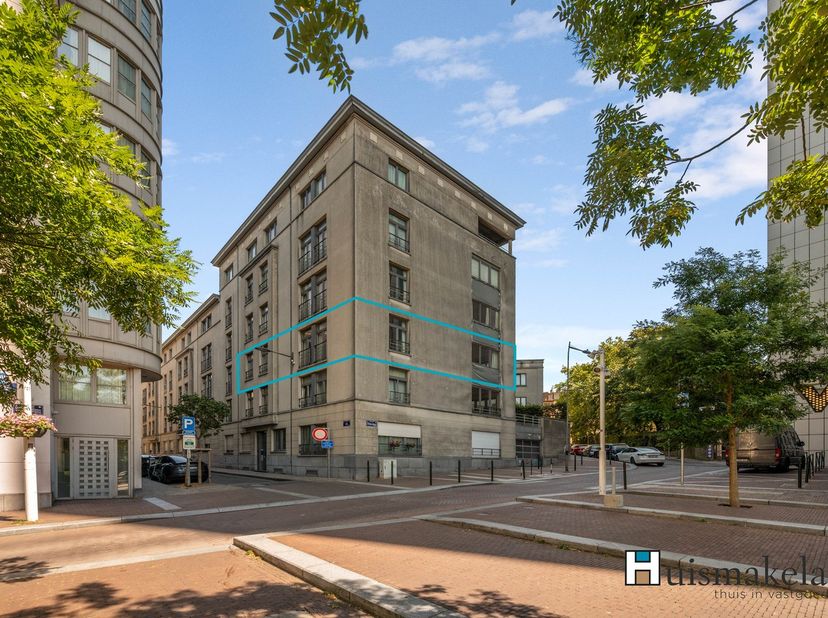 Bel HuisMakelaar (BIV 511.907) op 0468/177.398 en ontdek dit appartement van 122m2 tijdens de kijkdag op 22 augustus! Op een uitstekende locatie, op m