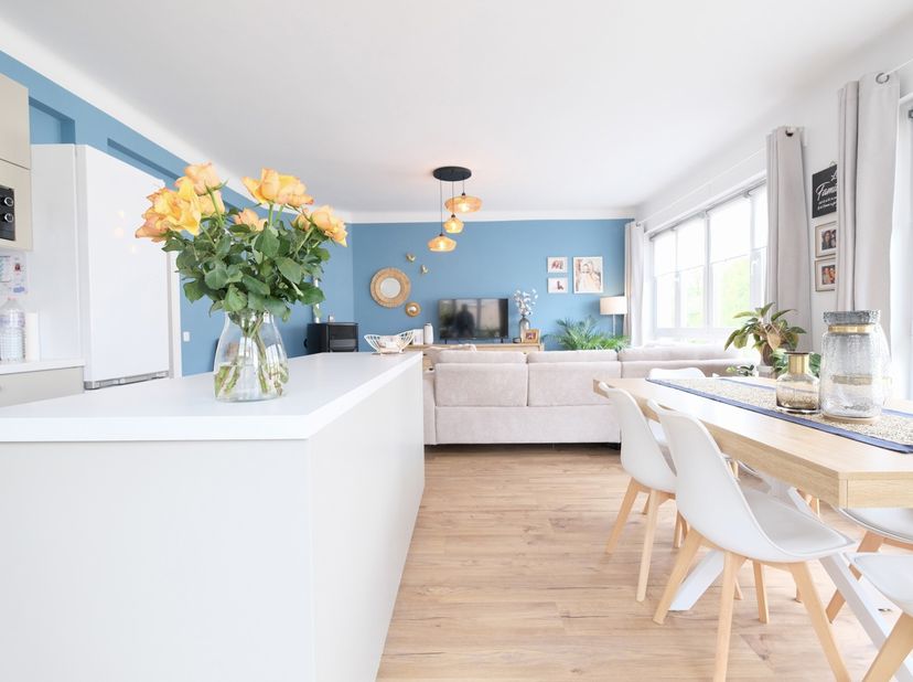 MOLENBEEK-SAINT-JEAN - REF: 7628084:<br />
<br />
Gelegen in een rustige en groene straat op de grens met Dilbeek, biedt dit prachtige appartement een