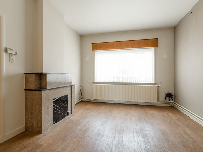 Op een absolute toplocatie in het centrum van Pelt, vinden we deze charmante stadswoning terug aan de Bemvaartstraat 4. Winkels, scholen, horeca en op
