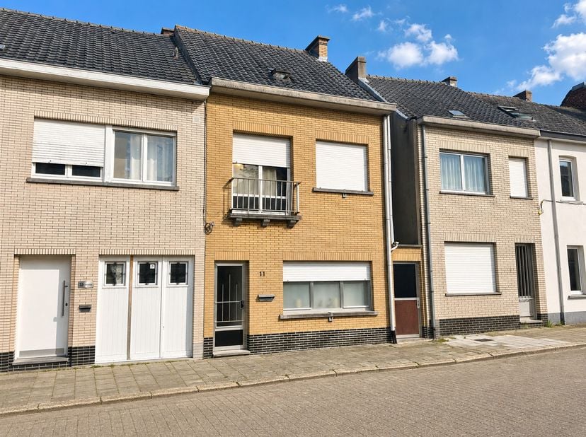 Op zoek naar een ruime woning met karakter, een mooie tuin en tal van mogelijkheden? Dan is deze verzorgde gezinswoning in een rustige straat centrum