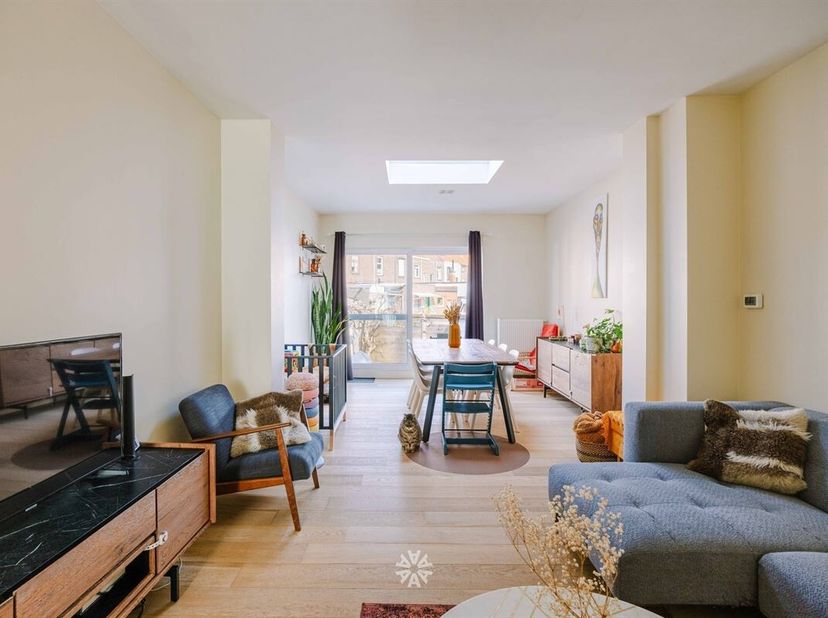 GENT - Instapklare woning met drie slaapkamers en gezellig koertje in leuke buurt!<br />
Gelegen in de Muilaardstraat vindt u deze instapklare, lichtr