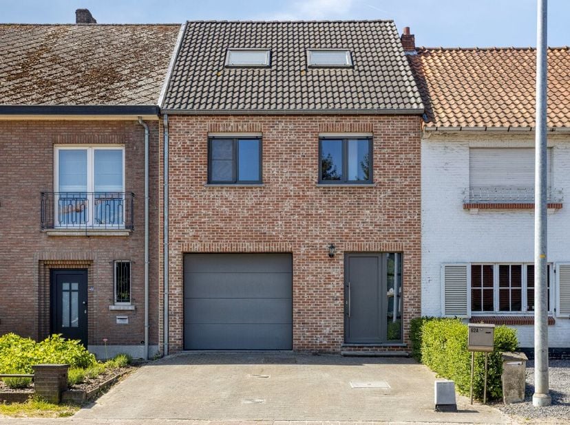 [[ CE BIEN PARTICIPE À LA JOURNÉE MAISONS OUVERTES ERA LE 13/6 DE 16:00 À 17:00 ]] À vendre : maison mitoyenne prête à emménager, située Oudstrijdersl