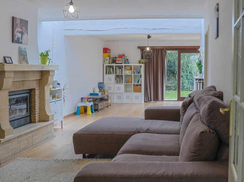 Lichtrijke gezinswoning met 5 slaapkamers nabij Rozebroeken<br />
<br />
Deze ruime en lichtrijke woning met EPC B combineert vijf slaapkamers, een gr