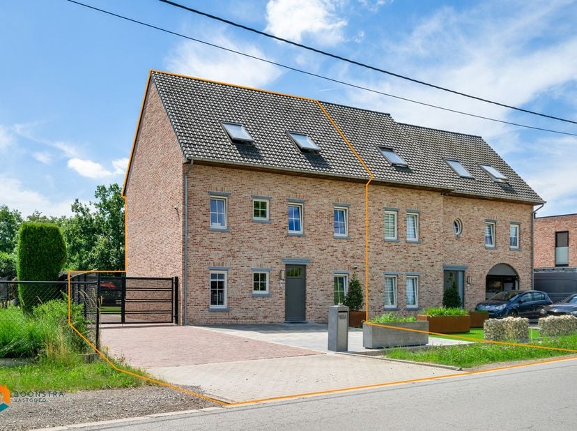 Op een toplocatie in Heist-op-den-Berg bevindt zich deze stijlvolle, hedendaagse woning, waar wooncomfort, energiezuinigheid en een rustige residentië